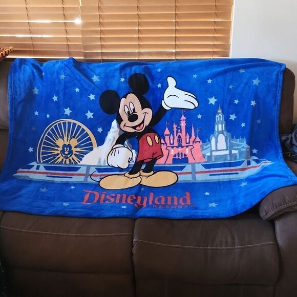 Disneyland Mickey Mouse Soft Throw Blanket - Picture 1 of 6